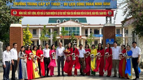 Trường Trung cấp Kỹ thuật – Du lịch Công đoàn Ninh bình tổ chức gặp mặt Kỷ niệm 93 ngày thành lập Hội Liên hiệp Phụ nữ Việt Nam (20/10/1930-20/10/2023)